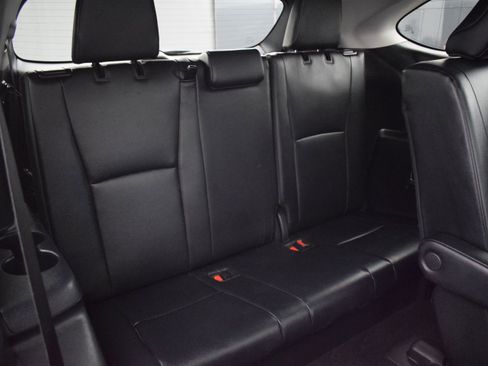 Used 2024 Toyota Highlander XLE AWD/4WD image 12