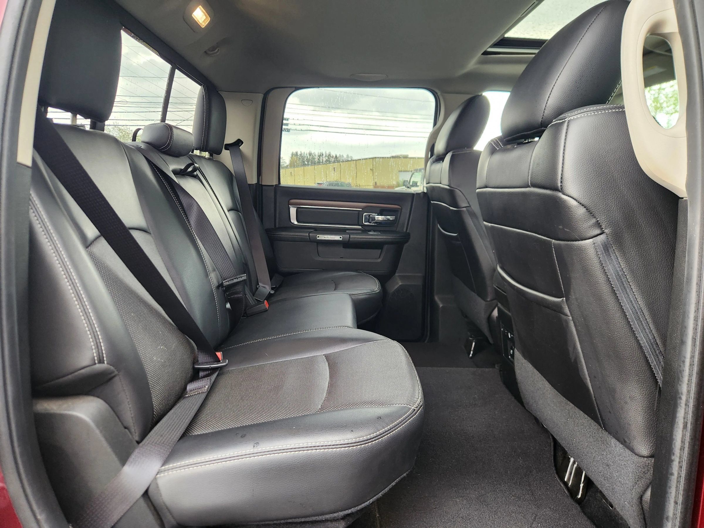Used 2017 RAM 1500 Laramie w/ Convenience Group AWD/4WD image 29