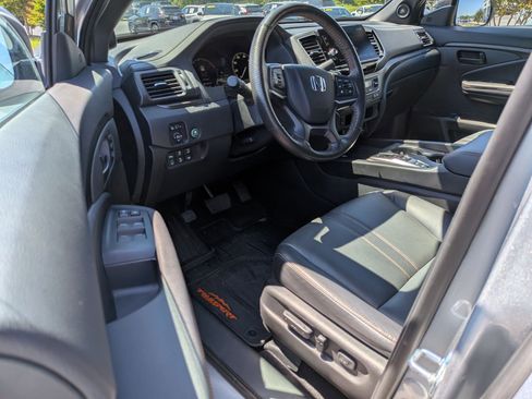 Used 2025 Honda Ridgeline TrailSport image 11