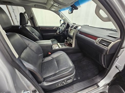 Used 2017 Lexus GX 460 image 11