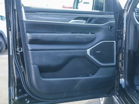 Used 2022 Jeep Wagoneer Series II image 17