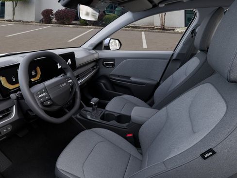 New 2025 Kia K4 LXS image 17