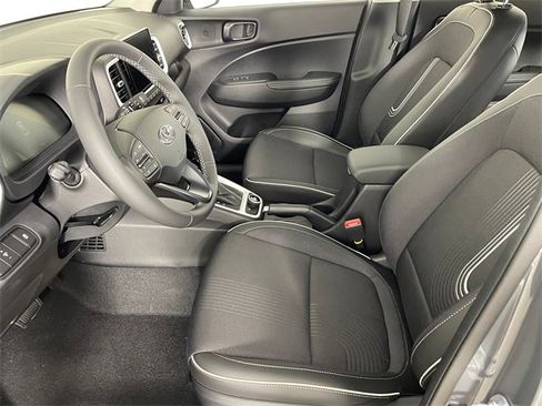 New 2025 Hyundai Venue Limited image 2