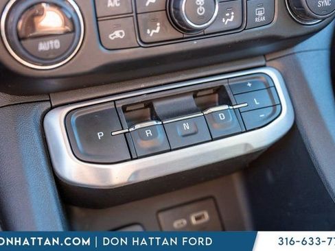 Used 2021 GMC Acadia SLE image 11