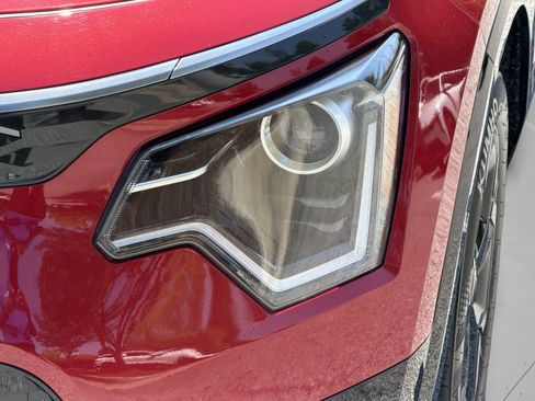 Certified 2024 Kia Niro Wind FWD image 35