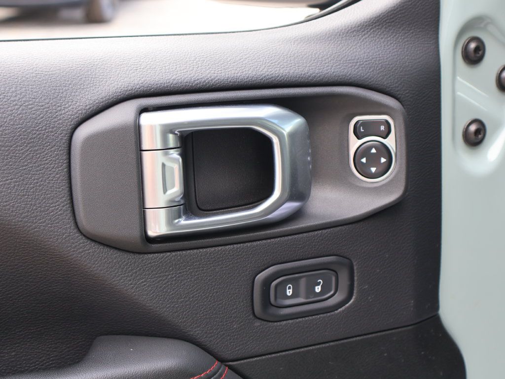 Used 2024 Jeep Wrangler Unlimited Rubicon w/ Technology Group AWD/4WD image 20