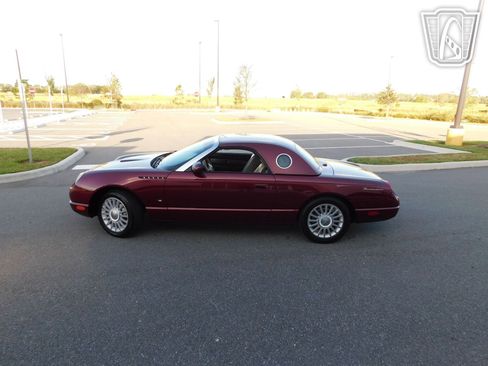 Used 2004 Ford Thunderbird image 28