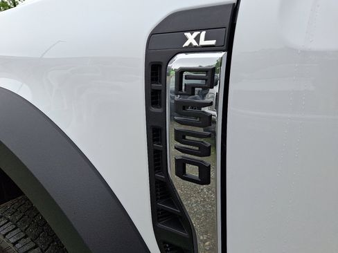 New 2025 Ford F550 4x4 SuperCab Super Duty w/ XL Chrome Package image 11
