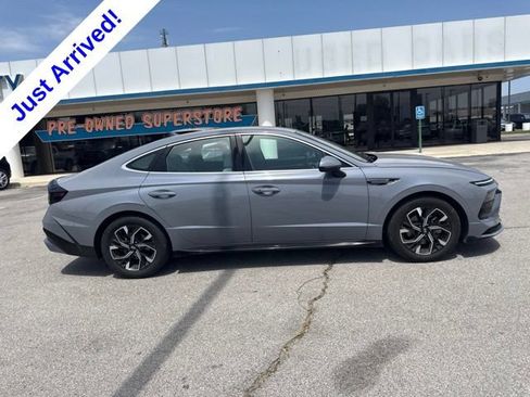 Used 2024 Hyundai Sonata SEL FWD image 2