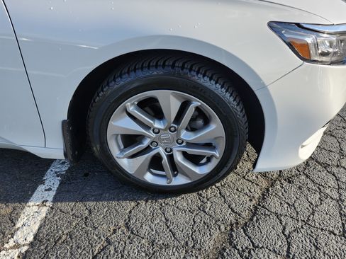 Used 2018 Honda Accord LX image 9