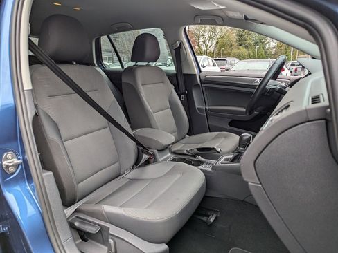 Used 2019 Volkswagen Golf S image 30