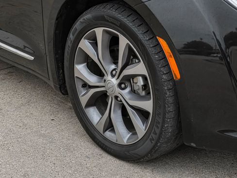 Used 2018 Chrysler Pacifica Limited image 74