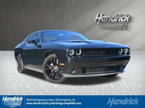 Used 2018 Dodge Challenger SXT w/ Blacktop Package image 1