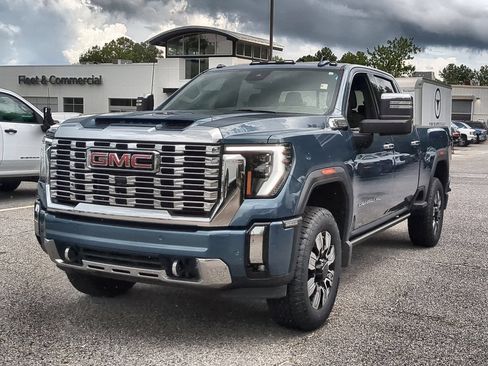 Used 2025 GMC Sierra 2500 Denali w/ Denali Reserve Package AWD/4WD image 4