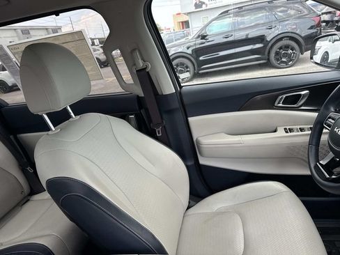 Used 2025 Kia Carnival SX Prestige FWD image 17