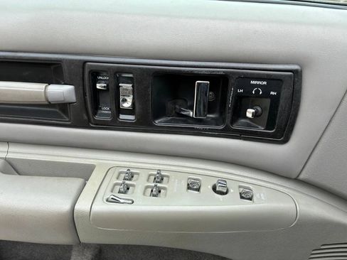 Used 1996 Chevrolet Impala SS RWD image 18