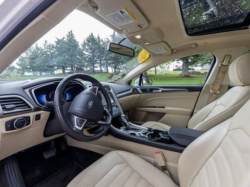 Used 2015 Ford Fusion SE w/ Equipment Group 502A FWD image 9