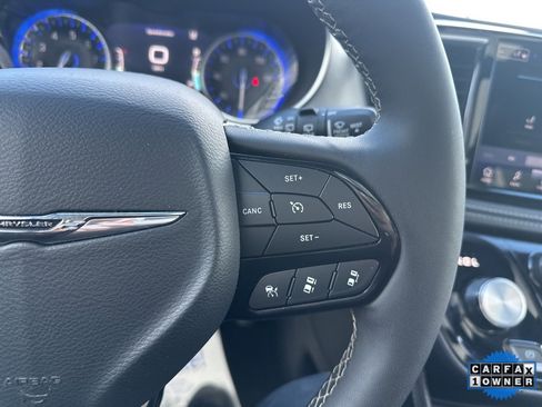 Used 2025 Chrysler Pacifica Limited image 67