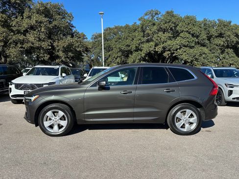 Used 2022 Volvo XC60 B5 Momentum image 3