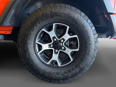 Used 2023 Jeep Wrangler Unlimited Rubicon w/ Cold Weather Group AWD/4WD image 16