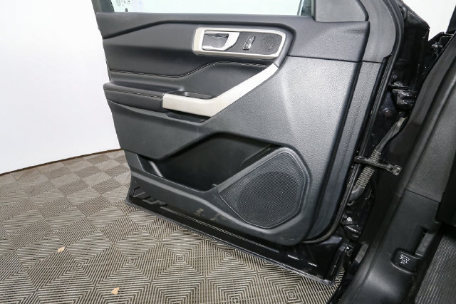 Used 2023 Ford Explorer XLT w/ Equipment Group 202A AWD/4WD image 35