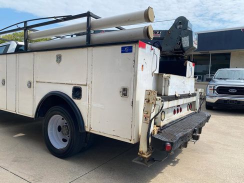 Used 2017 Ford F550 2WD Regular Cab Super Duty image 25