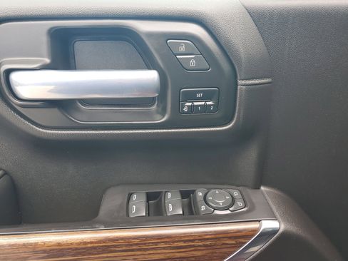 Used 2021 Chevrolet Silverado 1500 High Country image 22