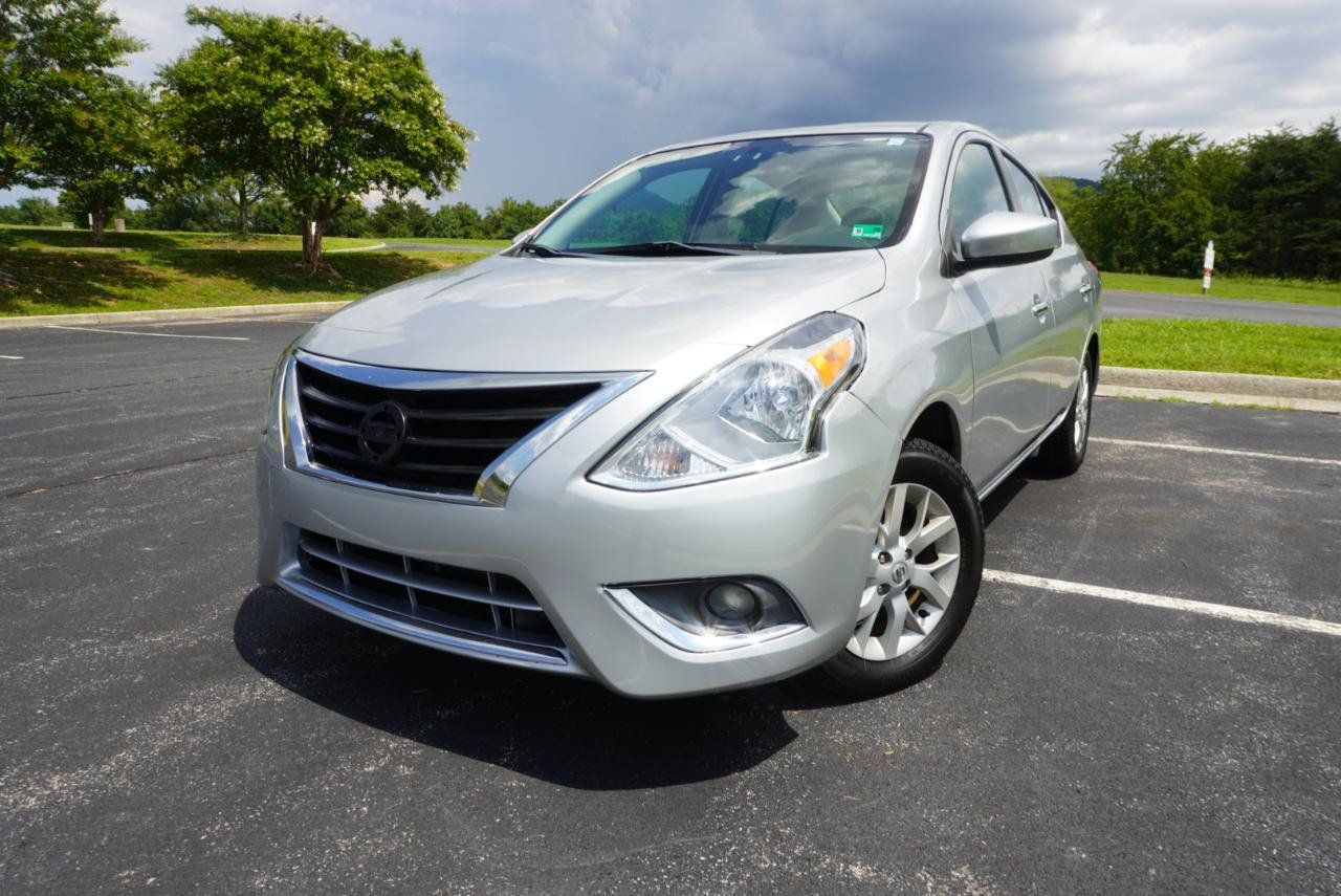 Used 2017 Nissan Versa SV w/ SV Special Edition Package FWD image 5