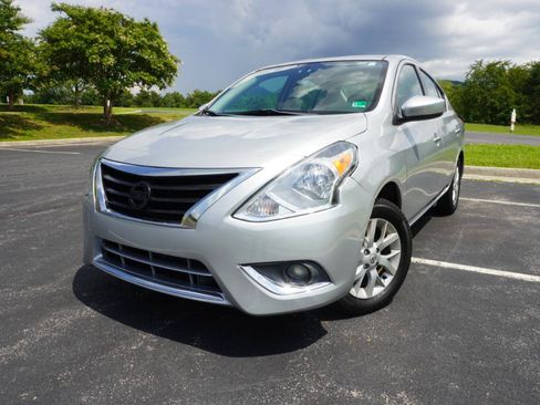 Used 2017 Nissan Versa SV w/ SV Special Edition Package FWD image 5