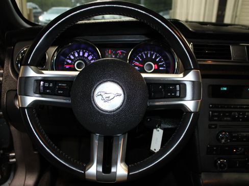 Used 2014 Ford Mustang Convertible RWD image 10