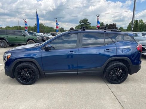 Used 2022 GMC Terrain SLE w/ Driver Convenience Package AWD/4WD image 9