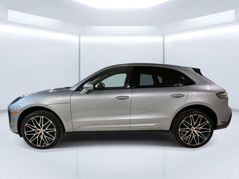 New 2026 Porsche Macan image 4
