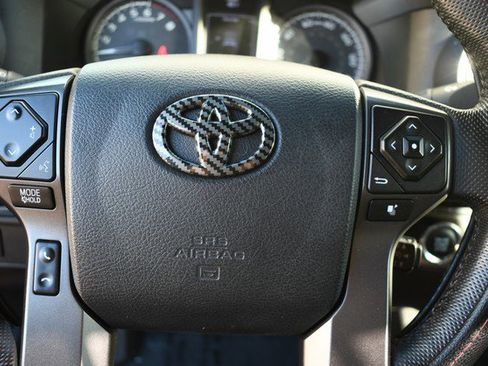 Used 2016 Toyota Tacoma TRD Sport image 30