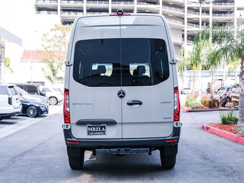 Used 2024 Mercedes-Benz Sprinter 2500 image 5