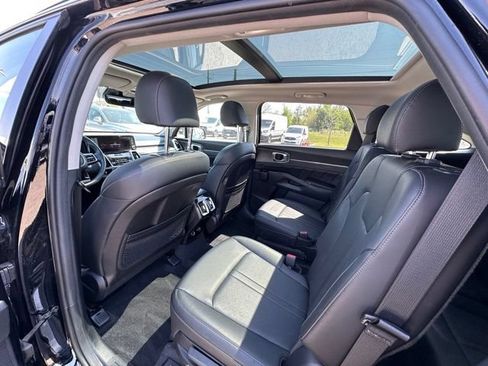 Used 2023 Kia Sorento SX AWD/4WD image 16