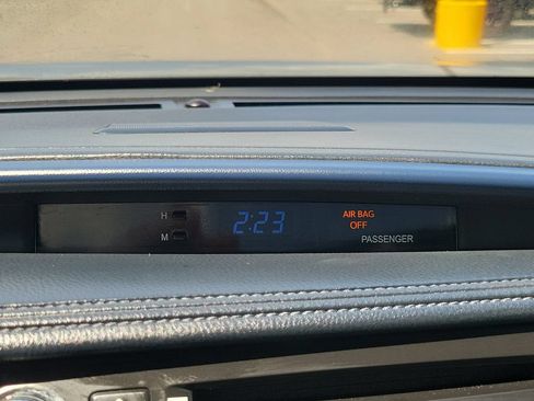 Used 2016 Toyota Highlander Limited w/ Driver Technology Package FWD image 35