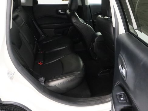 Used 2019 Jeep Compass Latitude FWD image 30