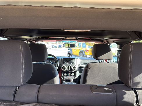 Used 2017 Jeep Wrangler Unlimited Sahara image 8