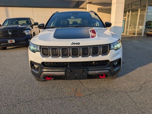 Used 2024 Jeep Compass Trailhawk image 11