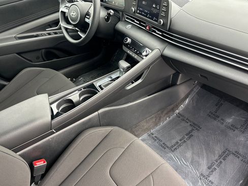 Used 2025 Hyundai Elantra Blue image 17