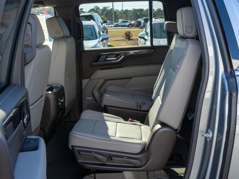 New 2026 GMC Yukon XL Elevation image 19