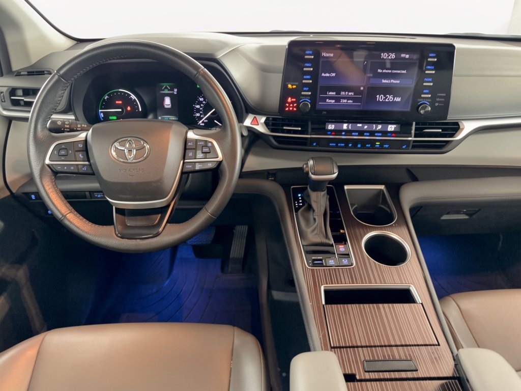 Used 2024 Toyota Sienna XLE FWD image 17