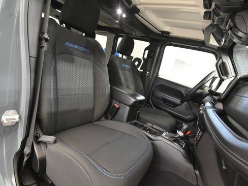 Used 2025 Jeep Wrangler Unlimited Rubicon 4xe AWD/4WD image 26