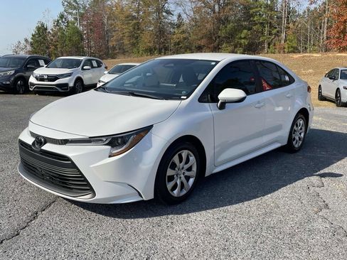Used 2025 Toyota Corolla LE image 6