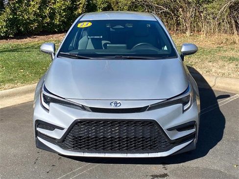 Used 2023 Toyota Corolla SE image 2
