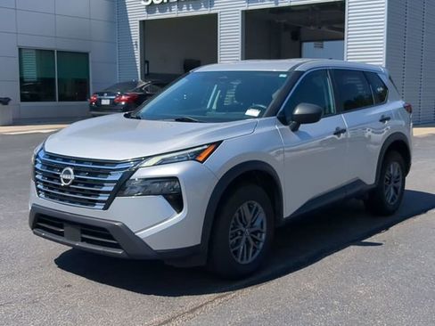 Used 2024 Nissan Rogue S FWD image 7