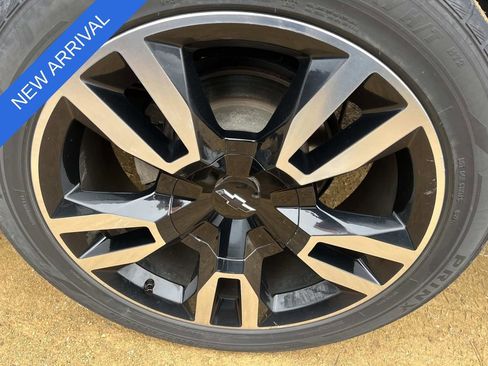 Used 2018 Chevrolet Suburban LT w/ Luxury Package image 10