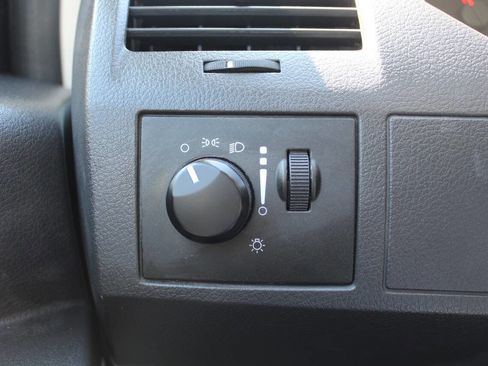 Used 2009 Dodge Grand Caravan SE image 32