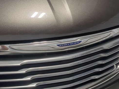 Used 2016 Chrysler Town & Country Touring w/ Driver Convenience Group FWD image 15