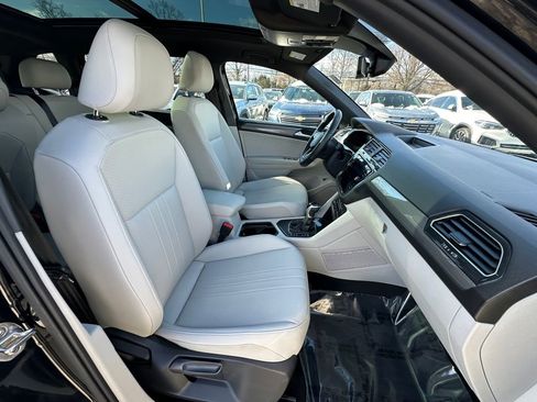 Used 2023 Volkswagen Tiguan SE R-Line image 26